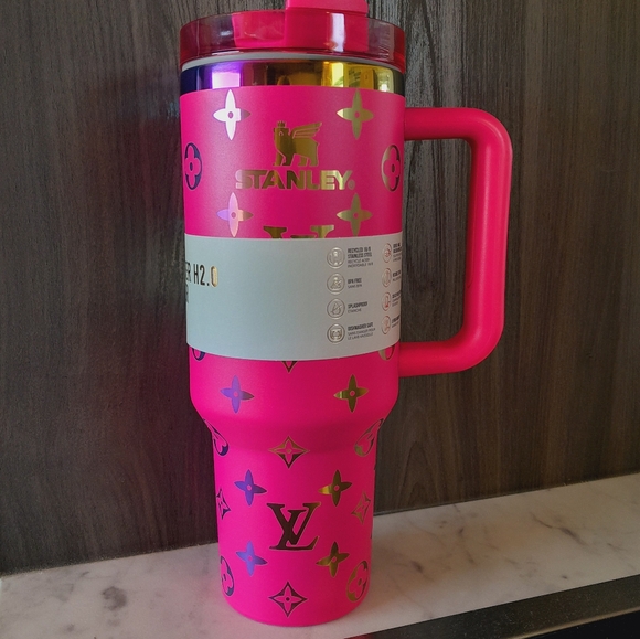 Stanley LV 40 ounce Tumbler hot pink - Picture 2 of 5